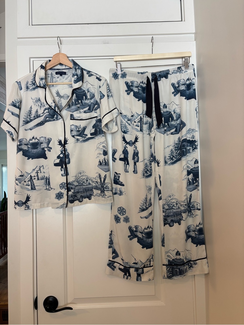 Katie Kime Apres Ski Toile Pajama Set Blue White Short Sleeve Pants Small - Picture 2 of 16